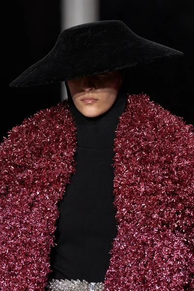 Look 77